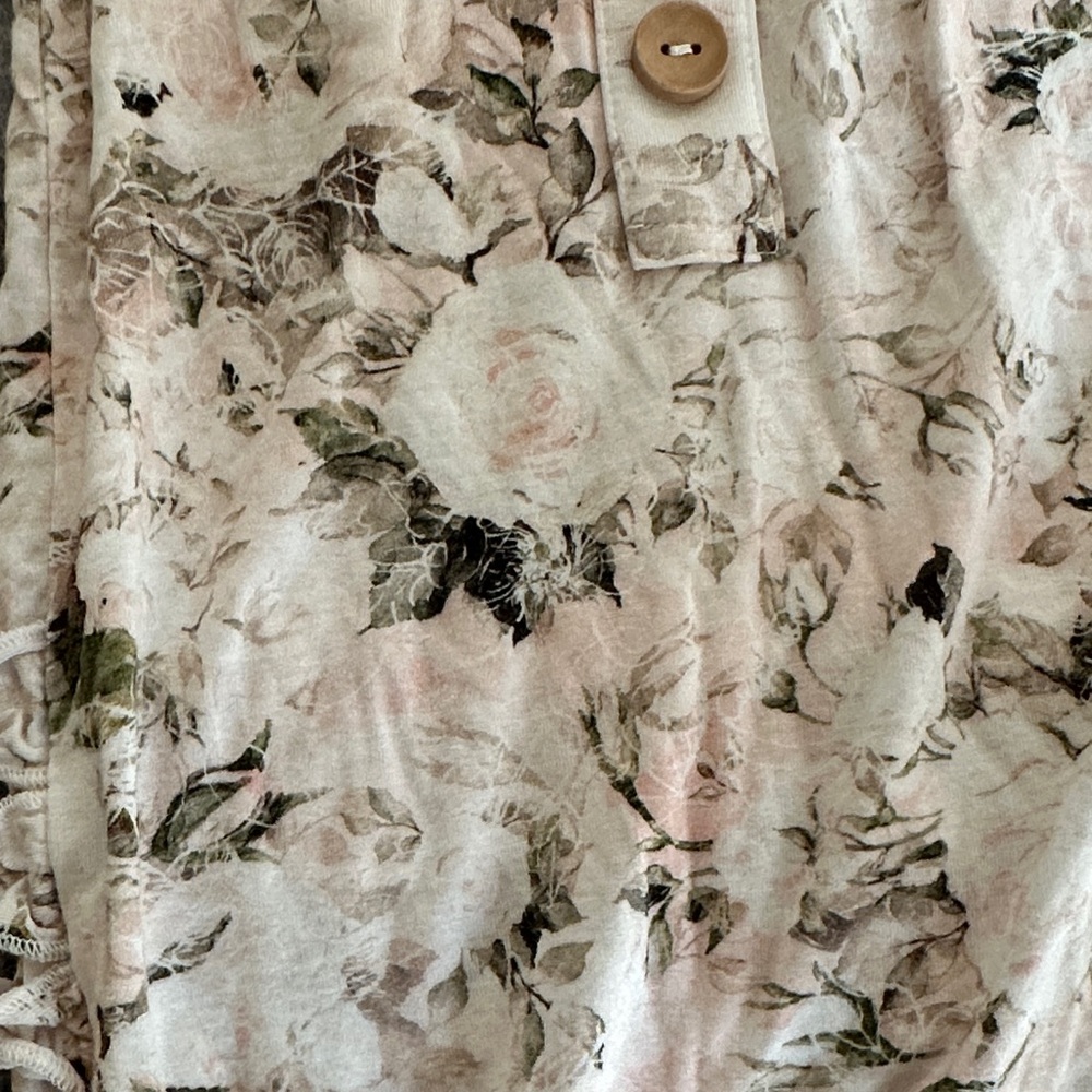 Little Bum Bums Floral Ruffled Baby Romper with Wooden Buttons 0-3 Months - Picture 4 of 4